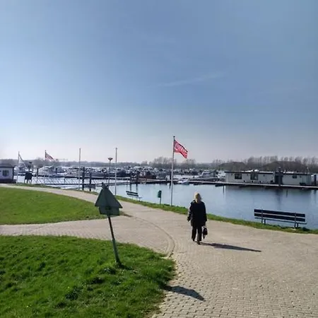 Chalet Ferienwohnung 4 Sterne Tv D Und Nl Terrasse Badestrand Schwimmbad Jachthafen * Doesburg